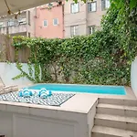Апартаменти Cozy 1br, Private Terrace & Pool - Estrela | By Airnest Лісабон
