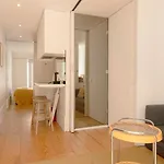 Cozy 1br, Private Terrace & Pool - Estrela | By Airnest Апартаменти Лісабон