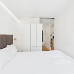 Апартаменти Cozy 1br, Private Terrace & Pool - Estrela | By Airnest *