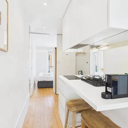 Апартаменти Cozy 1br, Private Terrace & Pool - Estrela | By Airnest *