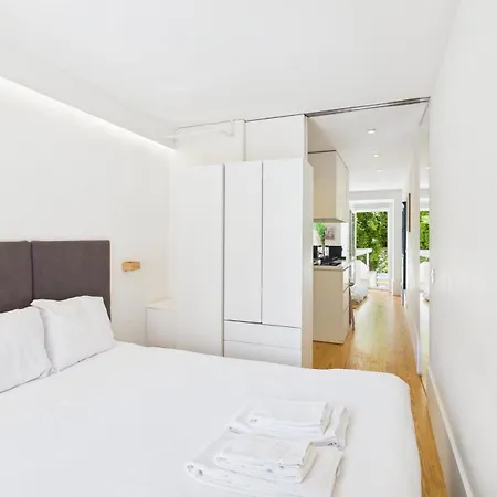 Апартаменти Cozy 1br, Private Terrace & Pool - Estrela | By Airnest