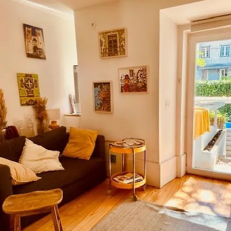アパート Cozy 1br, Private Terrace & Pool - Estrela | By Airnest リスボン