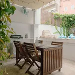 Cozy 1br, Private Terrace & Pool - Estrela | By Airnest * ליסבון