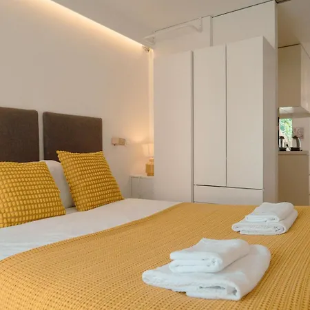 Cozy 1br, Private Terrace & Pool - Estrela | By Airnest Apartment *