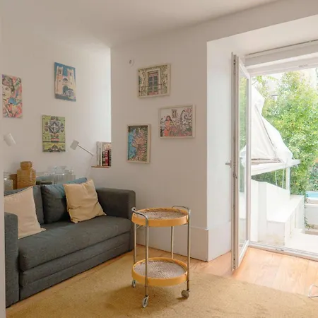 Cozy 1br, Private Terrace & Pool - Estrela | By Airnest Lisbon