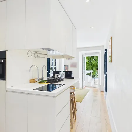 Cozy 1br, Private Terrace & Pool - Estrela | By Airnest * Lisboa