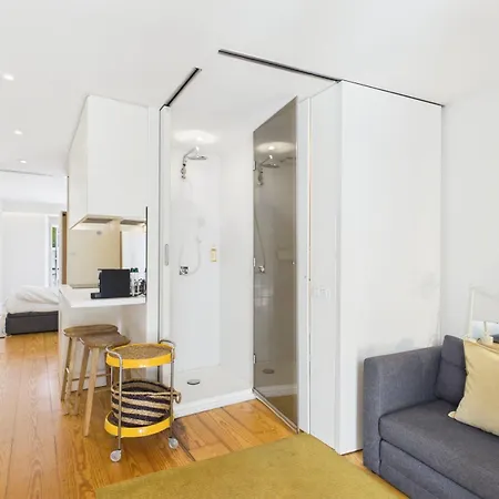 Cozy 1br, Private Terrace & Pool - Estrela | By Airnest ליסבון