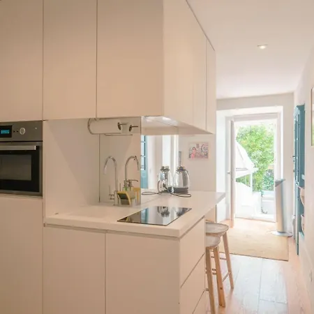 Cozy 1br, Private Terrace & Pool - Estrela | By Airnest Appartement